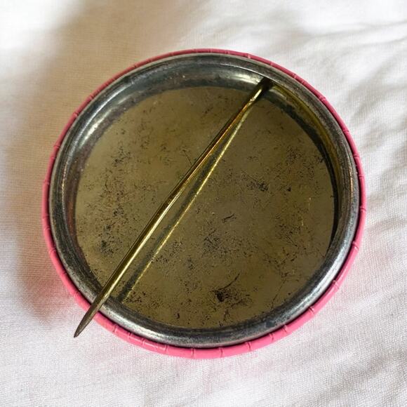 Vintage 1960s Pink Salmon Smiley Happy Face Smile Orange 60s Era Pin Button - Picture 2 of 2